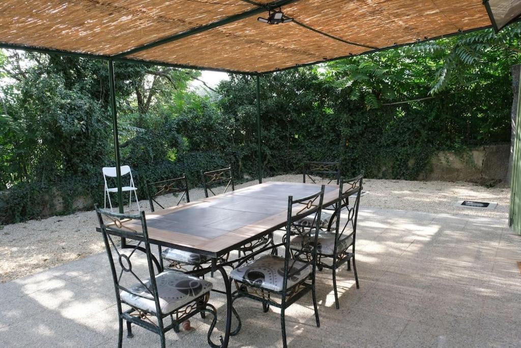 Maison Confortable A Ansouis Dans Le Luberon Extérieur photo
