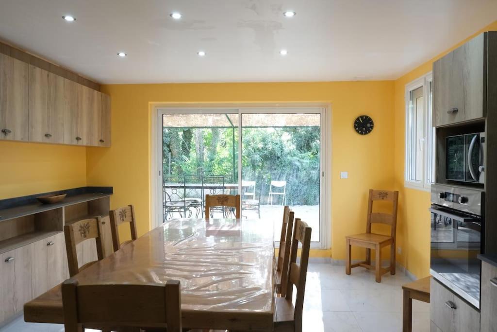 Maison Confortable A Ansouis Dans Le Luberon Extérieur photo