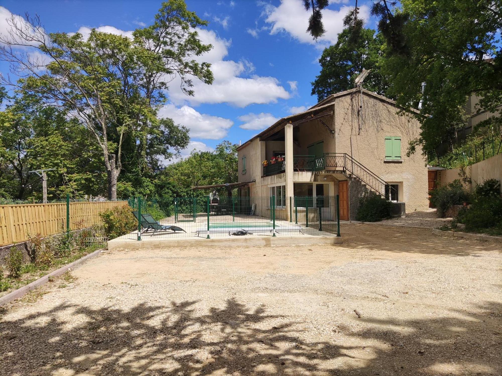 Maison Confortable A Ansouis Dans Le Luberon Extérieur photo