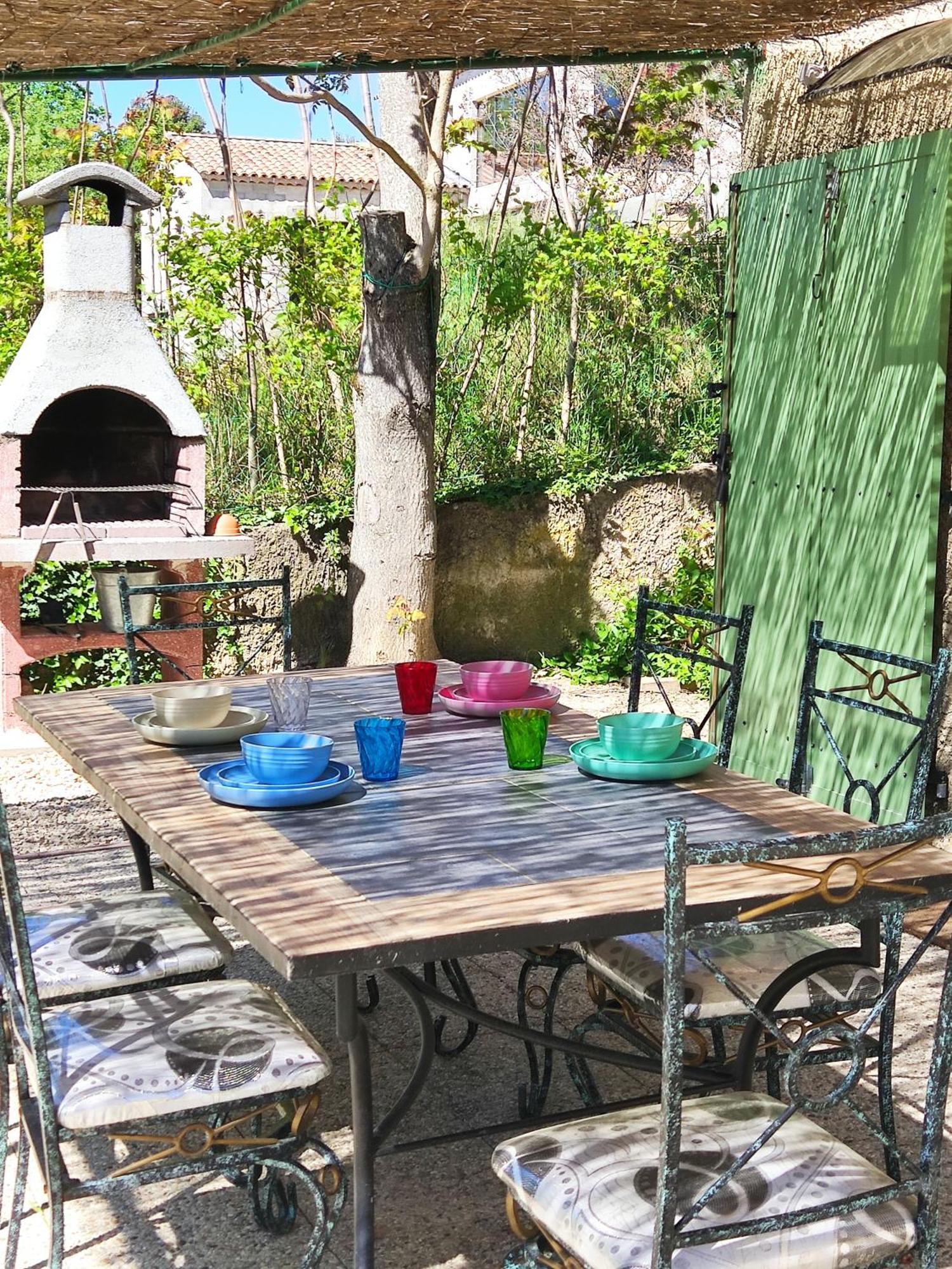 Maison Confortable A Ansouis Dans Le Luberon Extérieur photo